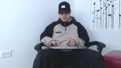 Snapshot of clay_black chatting on 4, 3, 2025 online show from 4, 3, 2025