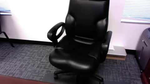 Snapshot of clemike69 chatting on 4, 11, 2025 clemike69 online show from 4, 11, 2025