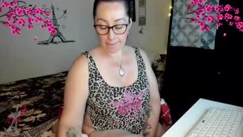 Snapshot of cleo_christmas chatting on 29, 5, 2026 cleo_christmas online show from 29, 5, 2026