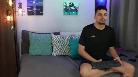 Snapshot of cleoanubis_ chatting on 3, 11, 2025 Girl Juliana and Federico online show from 3, 11, 2025