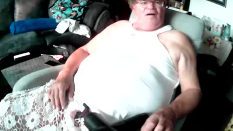 Snapshot of cleoiscuming chatting on 24, 7, 2026 cleoiscuming online show from 24, 7, 2026