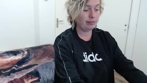 Syl  online show from 19, 11, 2025