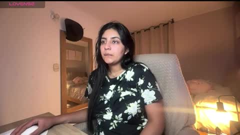 cloe small online show from 10, 9, 2025