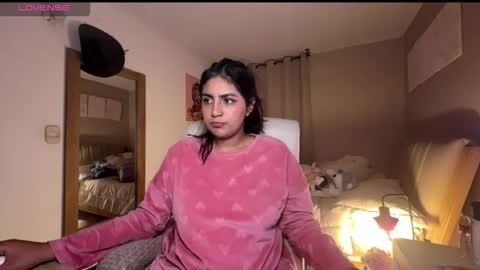 cloe small online show from 24, 9, 2025