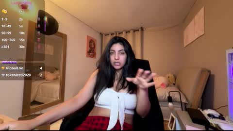 cloe small online show from 24, 11, 2025