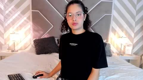 Snapshot of cloeerogers chatting on 23, 10, 2025 Cloe online show from 23, 10, 2025
