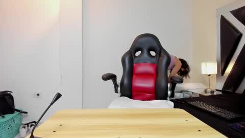 lady cloe person online show from 22, 11, 2025