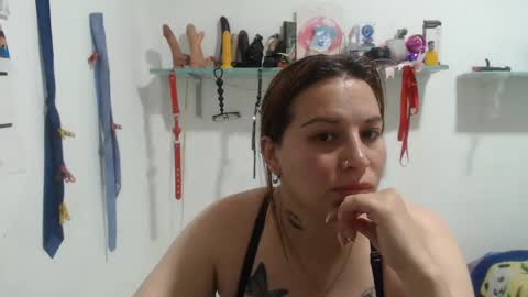 Snapshot of cloepussy chatting on 15, 9, 2025 cloepussy online show from 15, 9, 2025