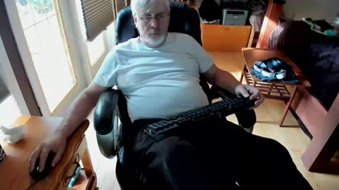 Snapshot of cloudalert62 chatting on 2, 11, 2025 cloudalert62 online show from 2, 11, 2025