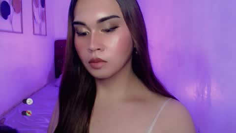 Snapshot of cloudia_babe chatting on 15, 12, 2025 Cloudia babe69 online show from 15, 12, 2025