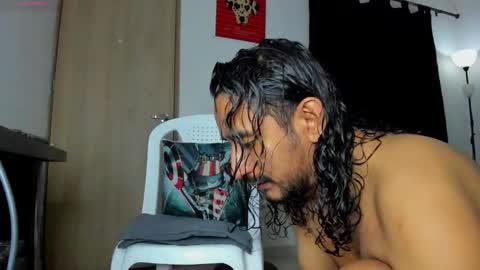 Snapshot of cloudy_pigdude chatting on 23, 11, 2025 CRISTIAN online show from 23, 11, 2025