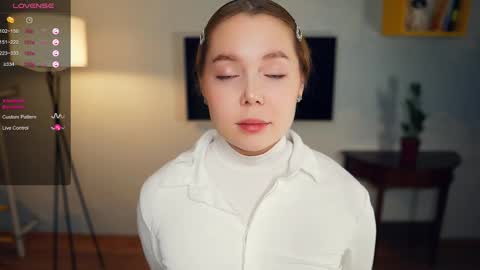 Hi everybody Im Lily Today is my first day here Lets get acquainted online show from 17, 12, 2024