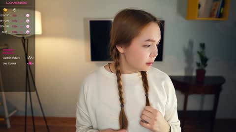 Hi everybody Im Lily Today is my first day here Lets get acquainted online show from 18, 12, 2024