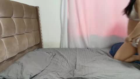 Snapshot of cloverrmoon chatting on 17, 11, 2025 clover online show from 17, 11, 2025