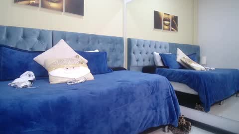 Snapshot of clown_face chatting on 4, 12, 2024 emely dolce online show from 4, 12, 2024