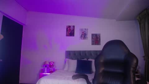 Snapshot of clown_face chatting on 6, 12, 2024 emely dolce online show from 6, 12, 2024