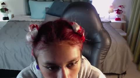 Snapshot of clown_face chatting on 23, 12, 2024 emely dolce online show from 23, 12, 2024