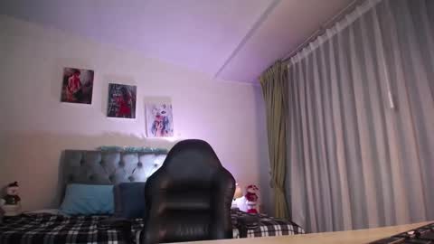 Snapshot of clown_face chatting on 30, 12, 2024 emely dolce online show from 30, 12, 2024