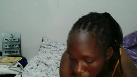 Snapshot of cocoalush9819 chatting on 22, 10, 2025 cocoalush9819 online show from 22, 10, 2025