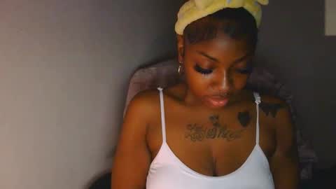 Snapshot of cocochanel197941 chatting on 15, 12, 2025 chanel online show from 15, 12, 2025