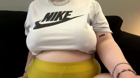 Snapshot of codieraye chatting on 23, 4, 2026 TheGoddessCodie online show from 23, 4, 2026