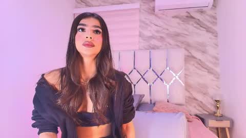 Snapshot of colett_hall chatting on 6, 4, 2026 colett online show from 6, 4, 2026