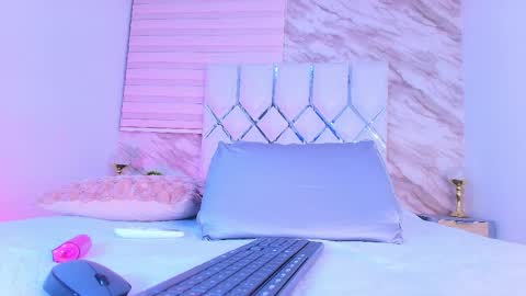 Snapshot of colett_hall chatting on 11, 4, 2026 colett online show from 11, 4, 2026