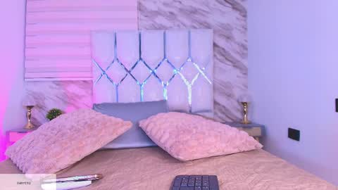 Snapshot of colett_hall chatting on 15, 4, 2026 colett online show from 15, 4, 2026