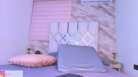 Snapshot of colett_hall chatting on 18, 4, 2026 colett online show from 18, 4, 2026