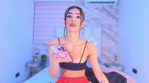 Snapshot of colett_hall chatting on 22, 4, 2026 colett online show from 22, 4, 2026