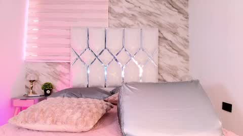 Snapshot of colett_hall chatting on 23, 4, 2026 colett online show from 23, 4, 2026