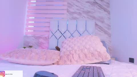 Snapshot of colett_hall chatting on 27, 4, 2026 colett online show from 27, 4, 2026