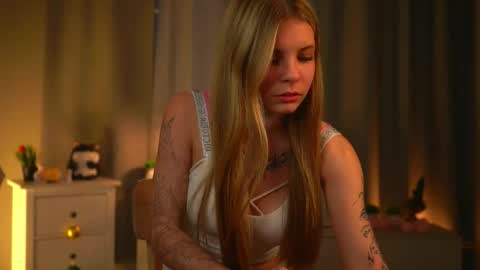 Snapshot of colettaelsensohn chatting on 27, 3, 2026 Jenny online show from 27, 3, 2026