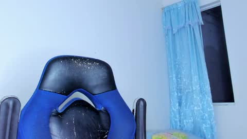 colin_fox1 online show from 9, 4, 2026