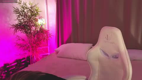 Snapshot of colleen_blake chatting on 2, 4, 2026 Collen Mon Tue Wed Thu Fri GMT 3 0300am - 0900am online show from 2, 4, 2026