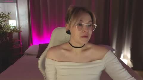 Snapshot of colleen_blake chatting on 4, 4, 2026 Collen Mon Tue Wed Thu Fri GMT 3 0300am - 0900am online show from 4, 4, 2026