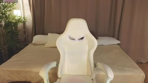 Snapshot of colleen_blake chatting on 5, 4, 2026 Collen Mon Tue Wed Thu Fri GMT 3 0300am - 0900am online show from 5, 4, 2026