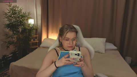 Snapshot of colleen_blake chatting on 8, 4, 2026 Collen Mon Tue Wed Thu Fri GMT 3 0300am - 0900am online show from 8, 4, 2026