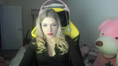 Snapshot of college_life_ chatting on 2, 5, 2026 BELLA online show from 2, 5, 2026
