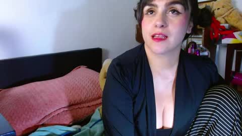 Snapshot of collette_beaufoy chatting on 19, 5, 2026 Collette online show from 19, 5, 2026