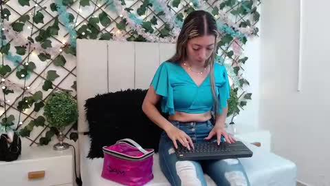 Snapshot of collins_aria chatting on 8, 1, 2026 valentina online show from 8, 1, 2026