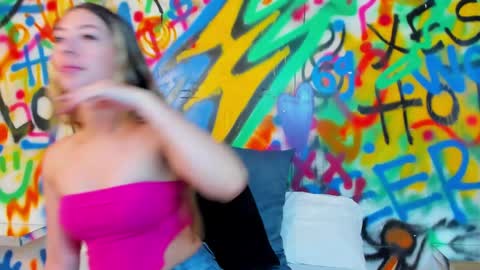 Snapshot of collins_aria chatting on 9, 4, 2026 valentina online show from 9, 4, 2026