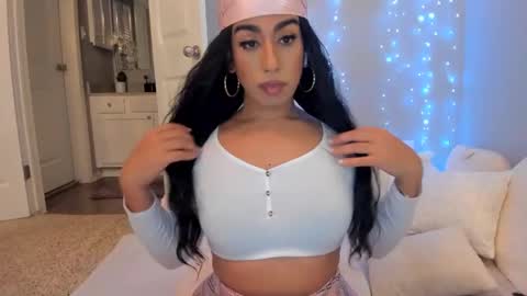 Snapshot of colombiantexas chatting on 12, 1, 2025    ........ Instagram  Lorysexys online show from 12, 1, 2025