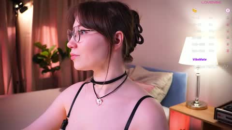 Snapshot of come_in_bed chatting on 29, 3, 2026 Audrey online show from 29, 3, 2026