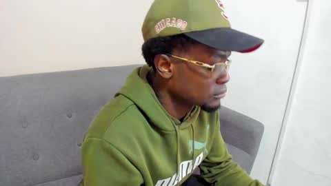 Snapshot of compton_01 chatting on 30, 9, 2025 COMPTON online show from 30, 9, 2025