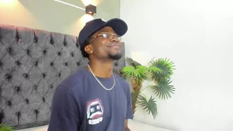 Snapshot of compton_01 chatting on 4, 10, 2025 COMPTON online show from 4, 10, 2025