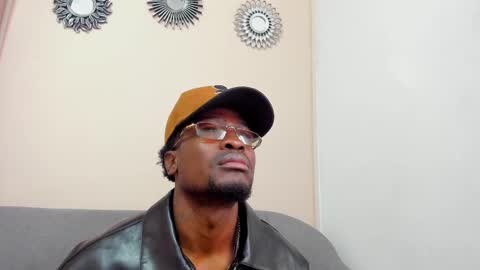 Snapshot of compton_01 chatting on 5, 10, 2025 COMPTON online show from 5, 10, 2025