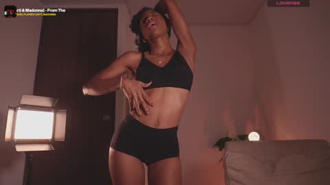 Snapshot of connie_west0 chatting on 30, 12, 2024   independent model online show from 30, 12, 2024