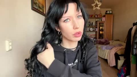 Snapshot of constancecovil chatting on 1, 4, 2026 Viktorina online show from 1, 4, 2026