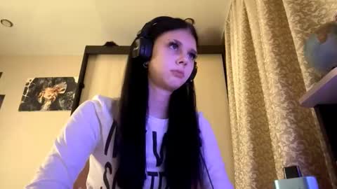 Isabella online show from 10, 11, 2025